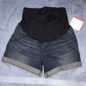 Isabel maternity shorts